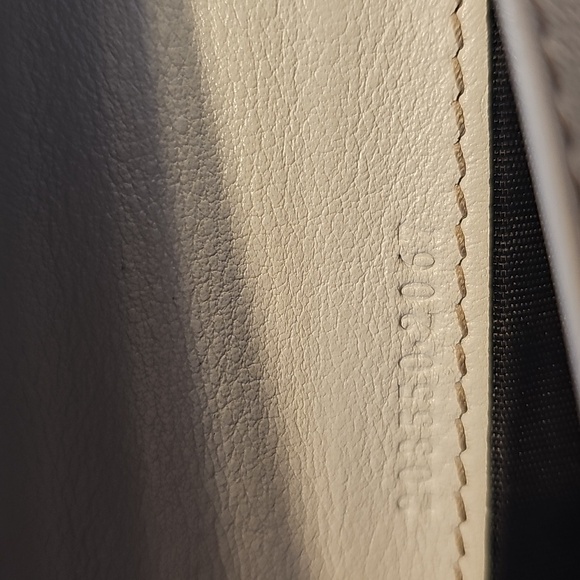 Vintage Gucci Wallet with Heart Detail - Picture 15 of 15